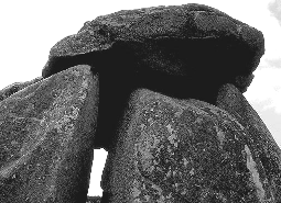 Un dolmen della Bretagna